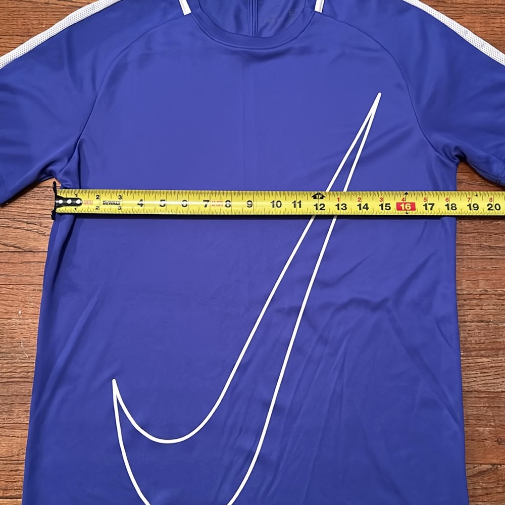 Nike tee - Picture 3 of 7